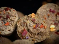 DYNAMITE BAITS Kulki Hot Crab & Krill -sklep Daiwa kulki hot crab krill 26mm 8k